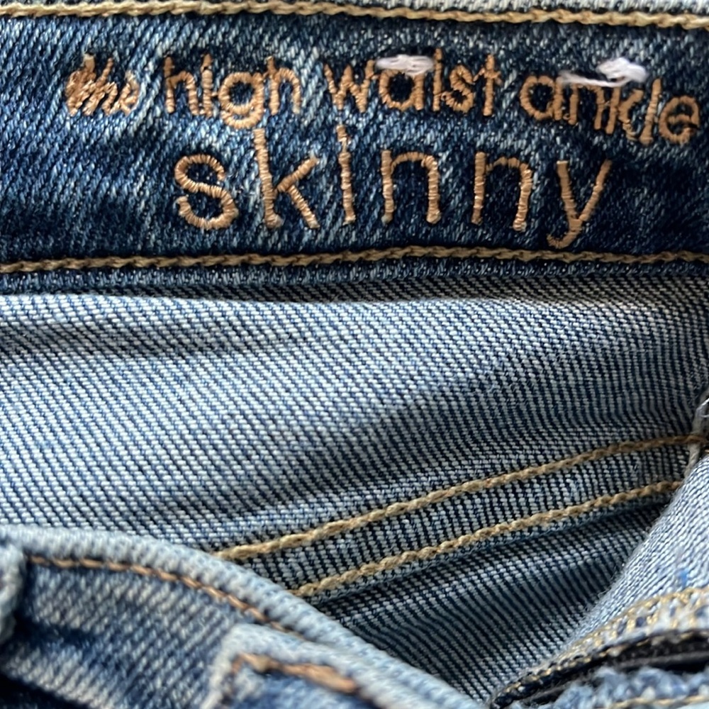 7 For All Mankind// Luxe Vintage• the high waisted ankle• size 24 - Picture 11 of 15